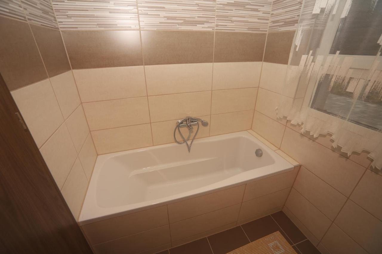 קצ'קמט Adam Guesthouse I. מראה חיצוני תמונה